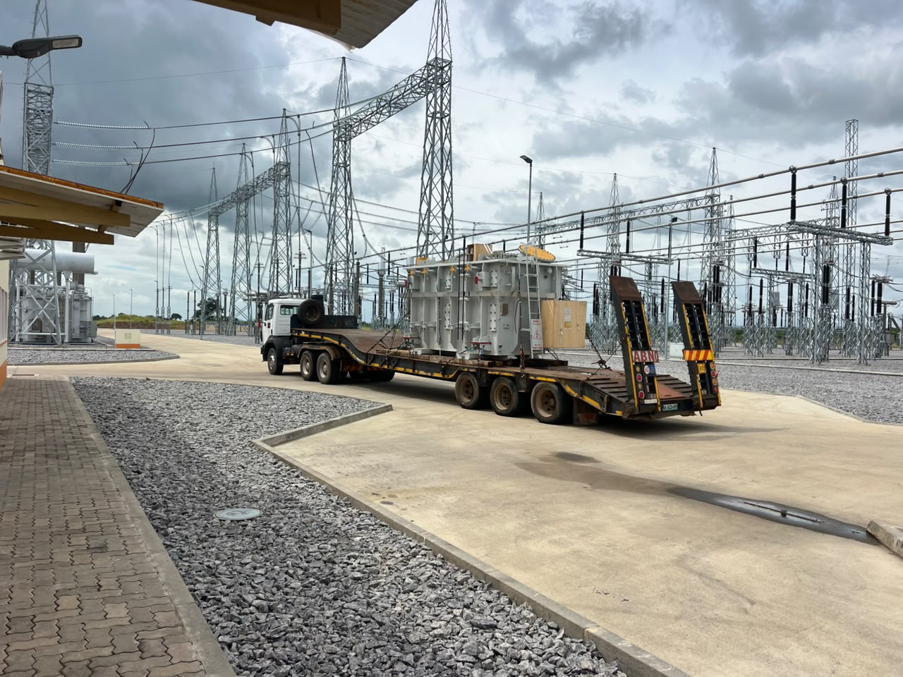 Entrega de transformador na Subestação de Chimuara