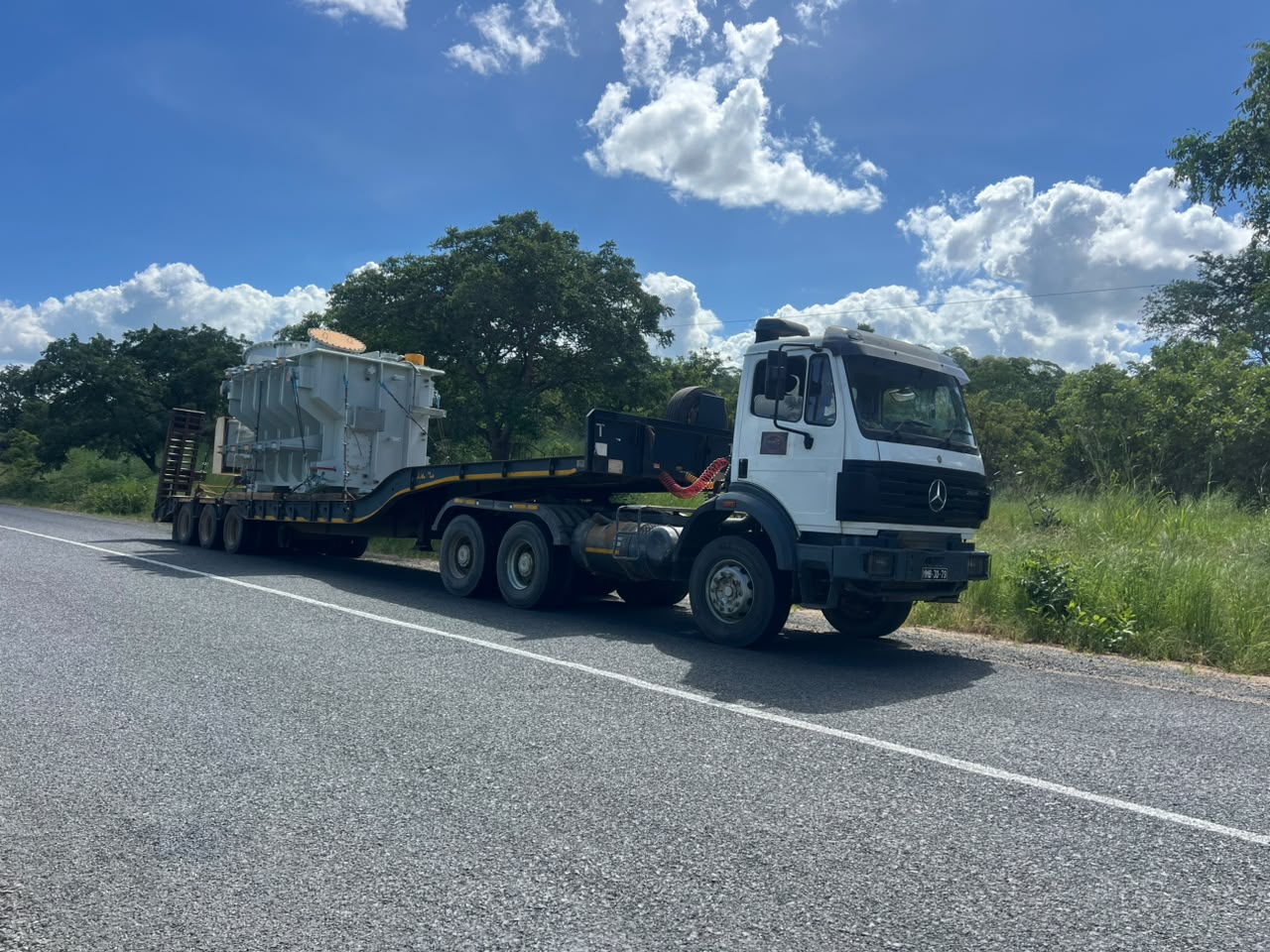 Transporte de transformadores para a Subestação de Chimuara